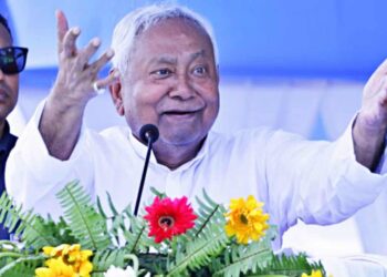 Bihar Government Increases Allowances for Vikas Mitras and Education Workers, â‚25,000 Tablet Aid | Before Bihar Election, Nitish's masterstroke, huge increase in the allowances of 'Vikas Mitras', will get separately for tablets 25,000. News Track in Hindi