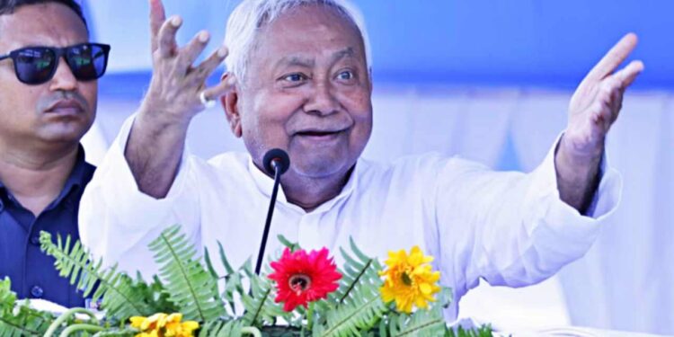 Bihar Government Increases Allowances for Vikas Mitras and Education Workers, â‚25,000 Tablet Aid | Before Bihar Election, Nitish's masterstroke, huge increase in the allowances of 'Vikas Mitras', will get separately for tablets 25,000. News Track in Hindi