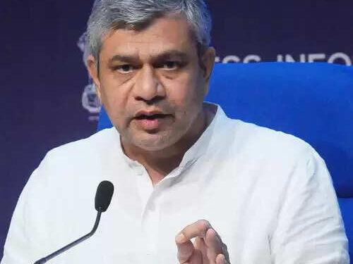 Bihar will get the gift of three new Amrit India and four passenger trains, Ashwini Vaishnav will show the green signal