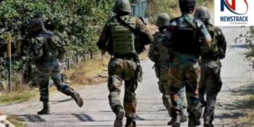 Bijapur Naxal Encounter News | Bijapur Naxalites Kills | Chhattisgarh Encounter News | Big success of security forces in Bijapur, Chhattisgarh, two Naxalites piled up, encounter continues. News Track in Hindi