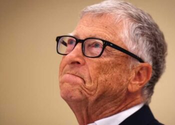 Bill Gates is no longer in the top 10 billionaires of the world, a heavy decline in property