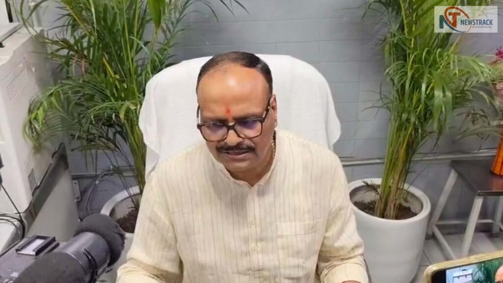 Brajesh Pathak Slams Rahul Gandhi Over Poll Commission Allegations | Barabanki News: Deputy CM Brajesh Pathak said- 'Congress is defaming institutions for power'. News Track in Hindi
