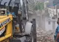 Bulldozer Action in Bhopal Love Jihad Case: The administration's strict action against the accused of Bhopal Love Jihad, bulldozers run on illegal houses of two accused, Bhopal Administration Took Strike Action against the accused of love Jihad, Bulldozers Runn Illegly Constructed Houses of Two Accused