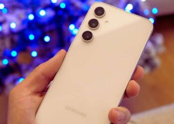 बंपर ऑफर! आधे दाम में खरीदें Samsung का ये फ्लैगशिप स्मार्टफोन, यहाँ डील की डिटेल जान अभी कर दे ऑर्डर&nbsp;