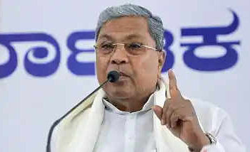 CM Siddaramaiah's angry anger in Mysore Dussehra program, rain on the audience, watch viral video
