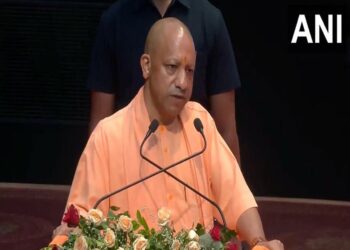 CM Yogi Adityanath's big statement about Hindu population, said "Hindu population has come down to 30 crore due to invaders"