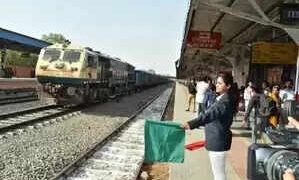 Cabinet approves bonus of Rs 1,866 crore for railway employees before Deepawali