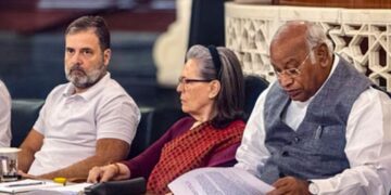Case Filed Based on Rahu Gandhi Statement during the inaugence of the new Congress office | Shikkas filed against seven including Rahul Gandhi in Lucknow, hearing in court on October 1, know the case. News Track in Hindi