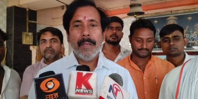 Chandauli News | Anil Rajbhar Calls Rahul Gandhi Fake, Labels Congress a Vote-Stealing Family | Chandauli: Cabinet Minister's statement, told Rahul Gandhi, fake, said - "Voting is a family". News Track in Hindi