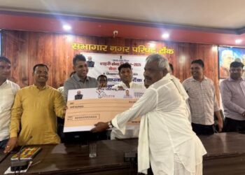Checks of first installment of Pradhan Mantri Awas Yojana distributed in city council camp
