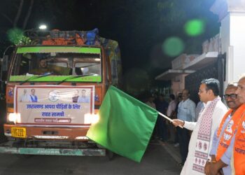 Chief Minister Bhajan Lal Sharma showed green signal to trucks of relief material for Uttarakhand flood affected