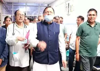 Chief Minister Dhami inspected Doon Hospital, interaction with patients directly
