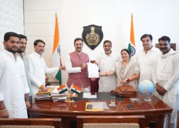 Congress MLA met Vis President Harvinder Kalyan with a letter of appointment of Hooda