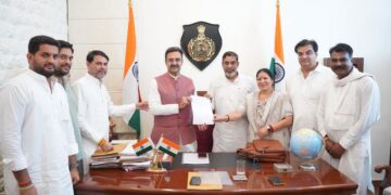 Congress MLA met Vis President Harvinder Kalyan with a letter of appointment of Hooda