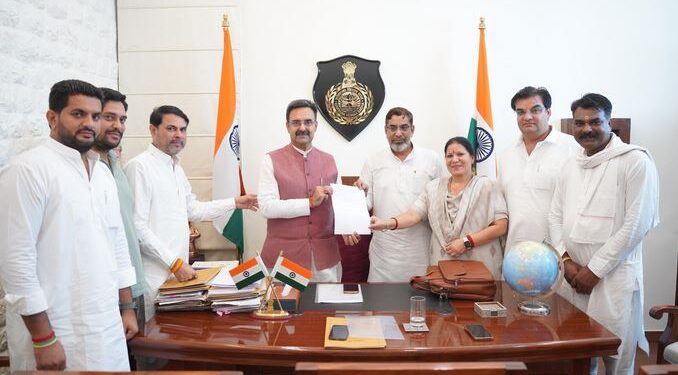 Congress MLA met Vis President Harvinder Kalyan with a letter of appointment of Hooda