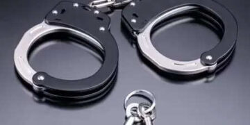 Delhi: ASI blown bribe money between public after seeing the vigilance team, arrested