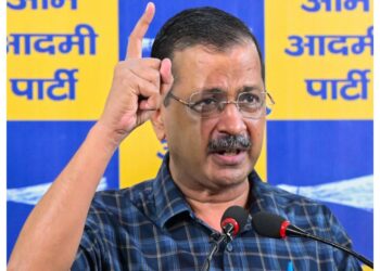 Delhi: Aam Aadmi Party convenor Arvind Kejriwal criticized Delhi government for repeatedly threatening to bomb schools