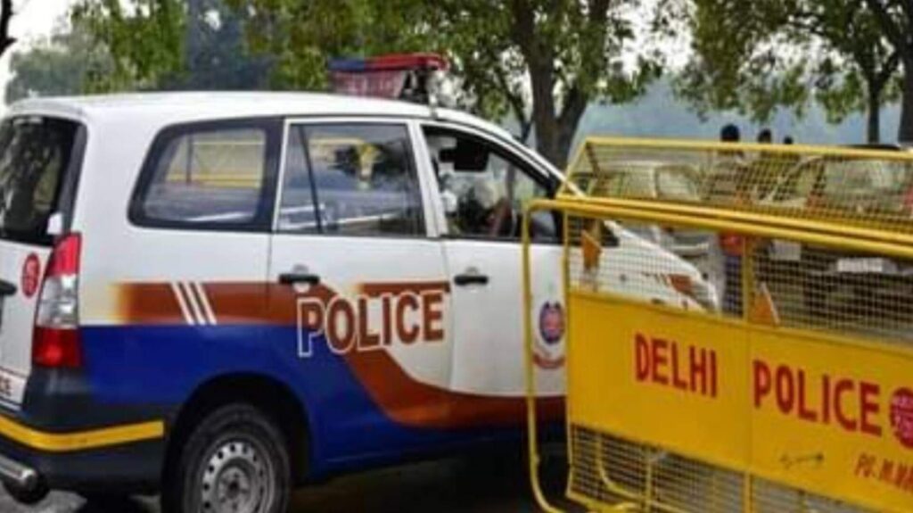 Delhi: Threatened to blow up three Max hospitals, security teams are running a search operation