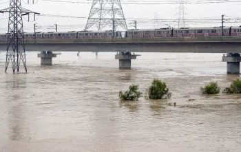 Delhi will submerge! Yamuna beyond the danger mark, the houses submerged; Water entered in residential areas