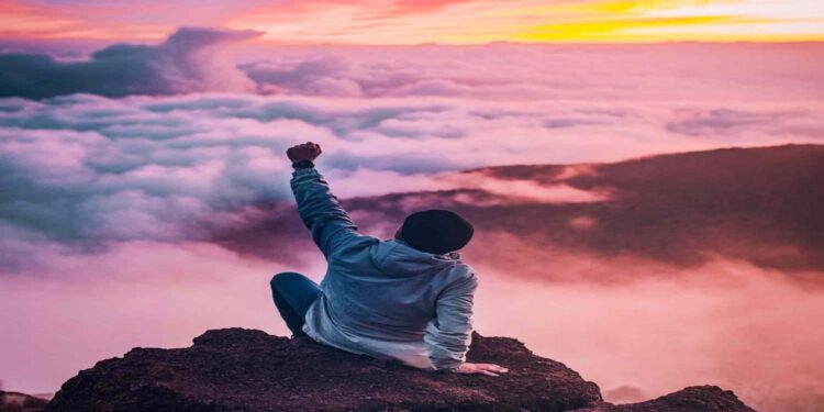 Do you want to write motivational captions on Instagram and Twitter in Hindi, so these 50 quotes, do you want to write motivational captions on Instagram and Twitter in Hindi, then these 50 quotes are for you.