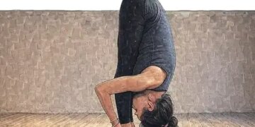 भागदौड़ भरी जिंदगी में तनाव से पाएं राहत, शरीर को लचीला बनाने के लिए करें ये 3 योगासन