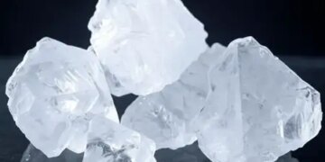 फिटकरी से पाएं दाग-धब्बों और पिंपल्स से छुटकारा, जानिए सही तरीका
