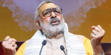 Giriraj Singh, raging on Rahul Gandhi's statement, said, politics is not to set fire