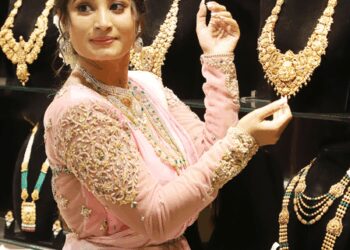 Gold flat business on MCX, silver price increased by 0.31 percent