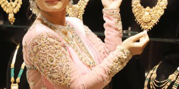 Gold flat business on MCX, silver price increased by 0.31 percent