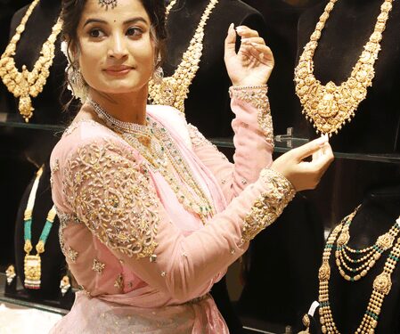 Gold flat business on MCX, silver price increased by 0.31 percent