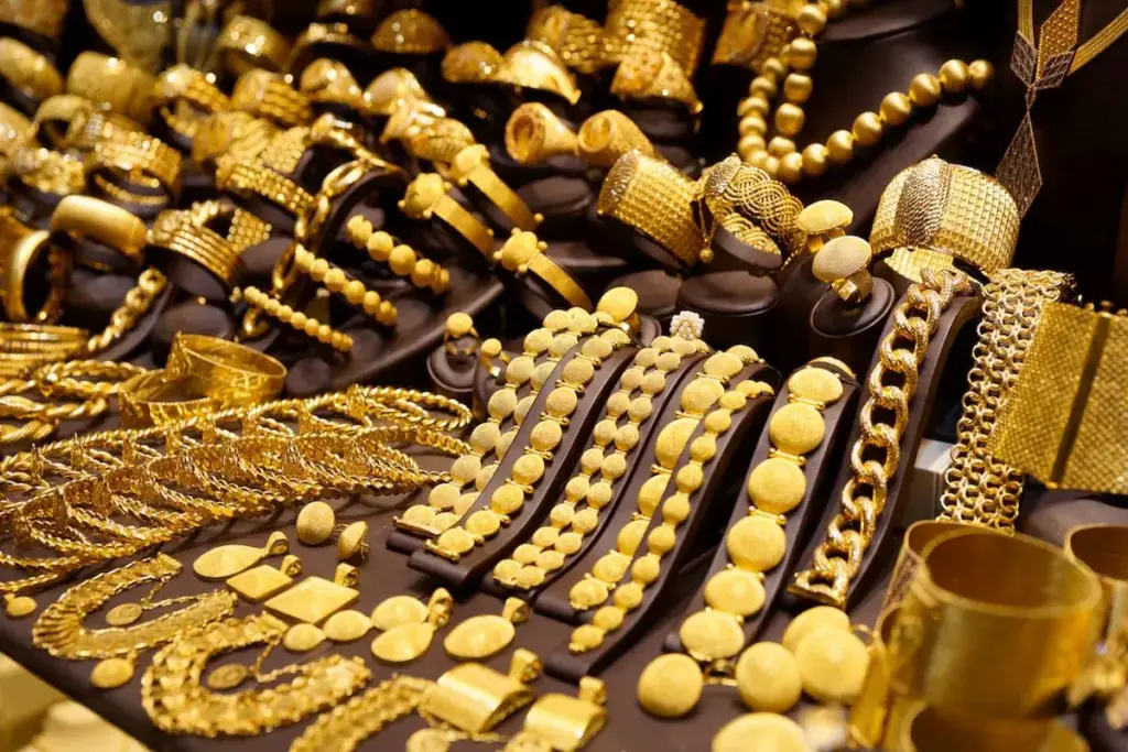 Gold price declines, know today's rate in major cities of the country