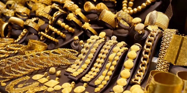 Gold price declines, know today's rate in major cities of the country