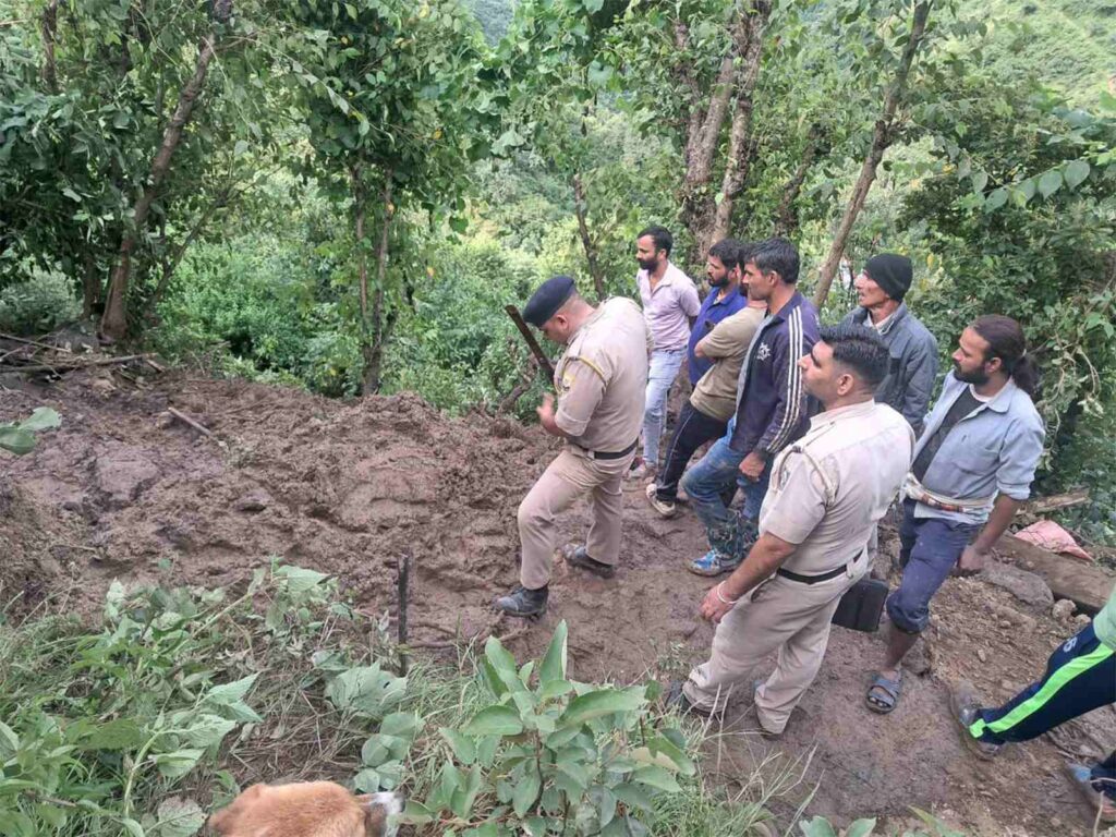 Himachal Pradesh: 3 killed in Nihari area of ​​Mandi after heavy rains, 2 rescued