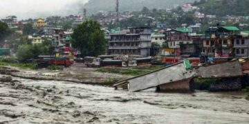 Himachal Pradesh destruction due to rain, more than 1500 families homeless this year