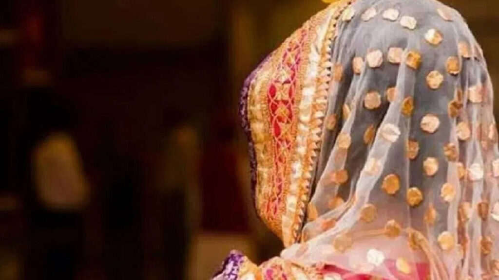 Husband became unemployed and 'Mahabharata' started happening in the house every day, wife ate poison