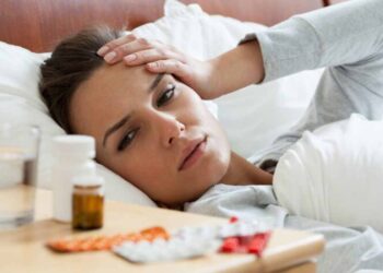 If you are troubled by migraine pain, then adopt these easy home remedies to overcome
