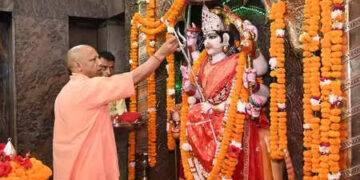 In Sharadiya Navratri, CM Yogi attended the feet of Maa Pateshwari, also talk to devotees