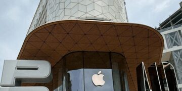 Indian customers have amazing enthusiasm to buy iPhone 17 series, long queues outside Apple BKC
