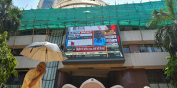 Indian stock market closed in red mark, midcap index slipped 2 percent