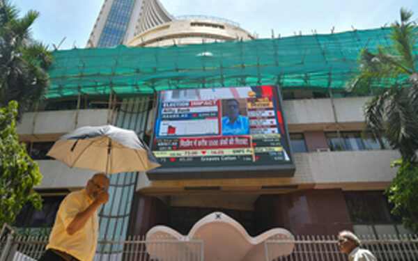 Indian stock market closed in red mark, midcap index slipped 2 percent