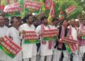 Jalaun Sp Protest Against Smart Meter Issues & High Electricity Bills | Jalaun News: SP's tremendous performance in Jalaun! Thousands of people took to the streets against smart meters. News Track in Hindi