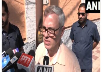 Jammu and Kashmir CM Omar Abdullah raised the question on MP Sanjay Singh on the strict action of the central officials, asked "" Under which order was this conlowed with Sanjay Singh? "