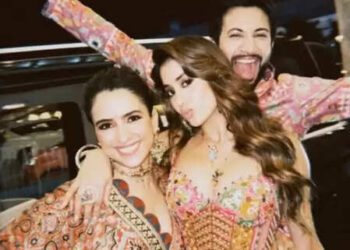 Janhvi Kapoor celebrated Navratri in 'Sanskari' style, beautiful glimpses of shared with the film's team