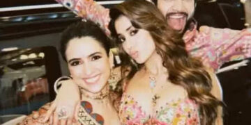 Janhvi Kapoor celebrated Navratri in 'Sanskari' style, beautiful glimpses of shared with the film's team