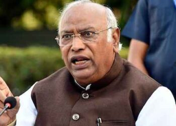 Kharge's attack in an important Congress meeting in Bihar, said- 'Double engine government proved hollow'