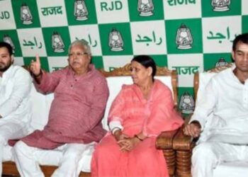 Lalu Family Feud: BJP Targets Tejashwi Yadav as â € ˜aurangzebâ € ™ Ahead of Bihar Elections | The entry of 'Aurangzeb' in the Lalu family? BJP targeted Tejashwi Yadav, said-'Father in prison ...'. News Track in Hindi