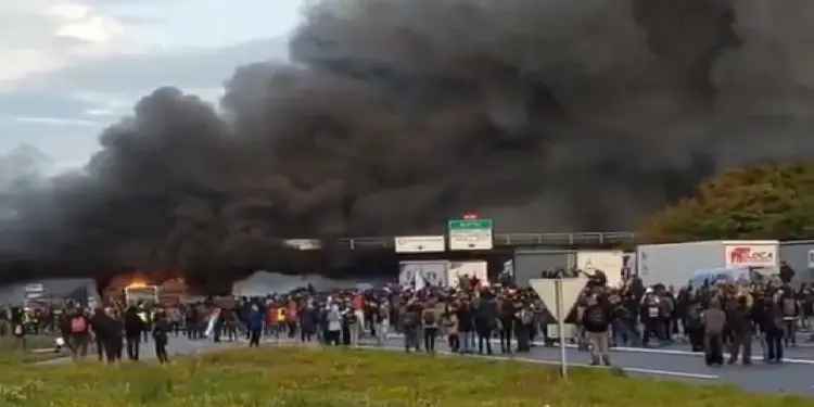 Like Nepal Block Everything Protest in France: Like Nepal, French capital Paris and fierce protests in big cities, block everyving protesters conflict with police, more than 200 arrested, like nepal block everything everyieing protest in francs more than in Paris more than in paris