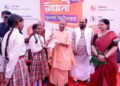 Lucknow: CM Yogi meets children, emphasis on the importance of books