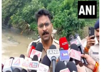 Madhya Pradesh: 3 police officers died after a car collapsed in Shipra river in Ujjain