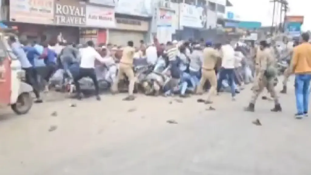 Maharashtra Communal Violence: Attempts of communal violence in Ahilyanagar, Maharashtra, police detained 30 people, Attempt to Incite Communal Violence by Making Rangoli An Isu in Ahiyasue